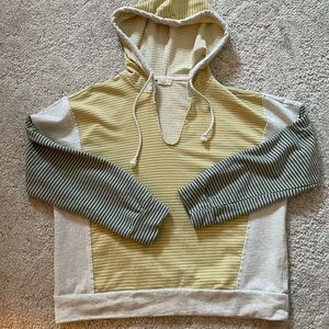 Hem and thread hooded sweatshirt